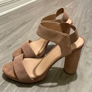 NWT Suede round heeled sandals